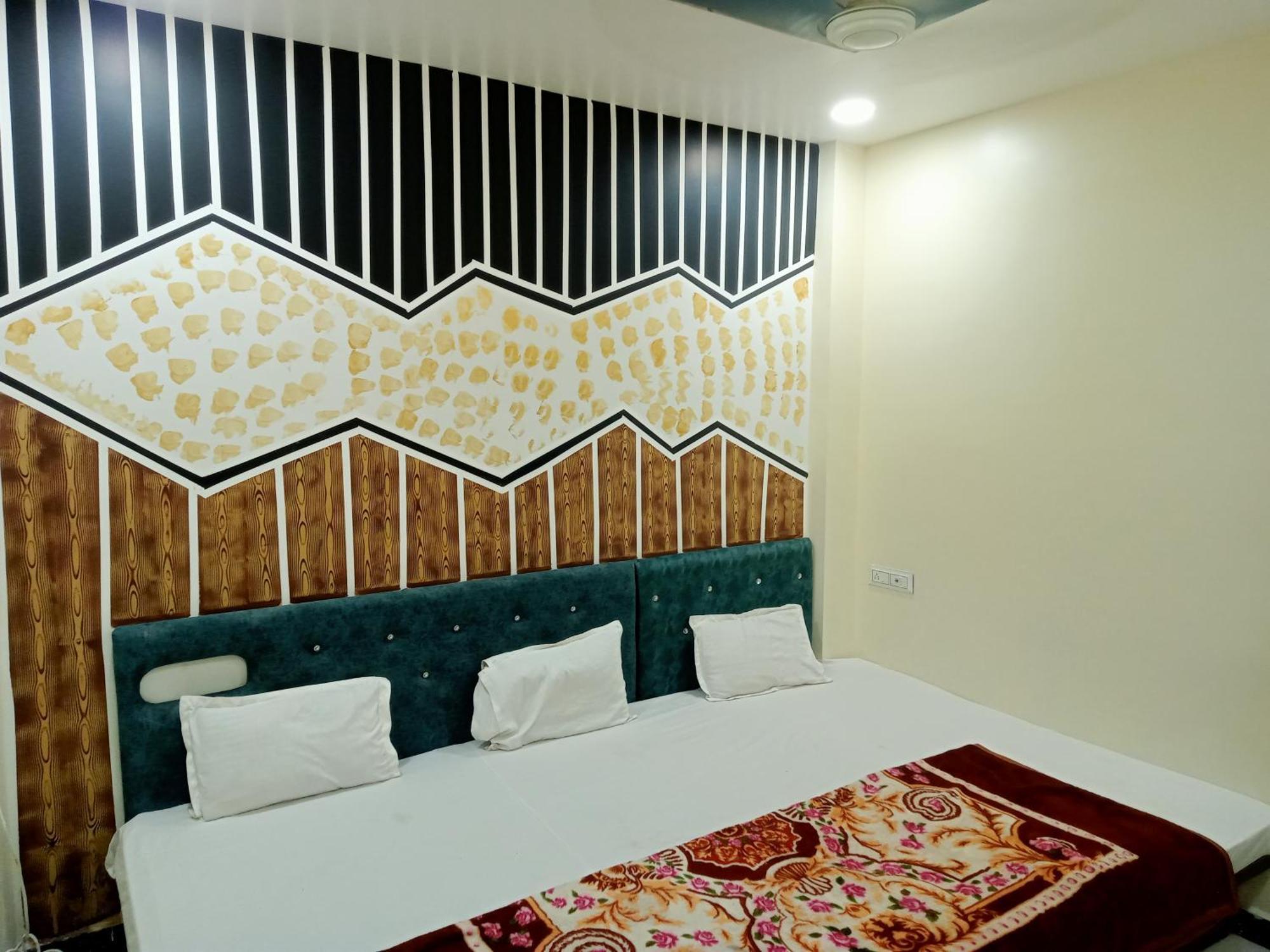 Hardik Palace อุจเจน ภายนอก รูปภาพ